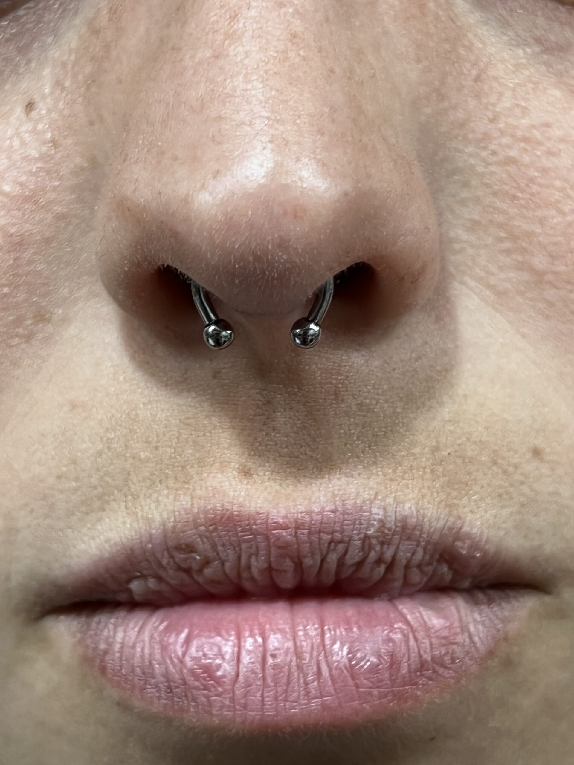 piercing para la nariz tipo aro en septum