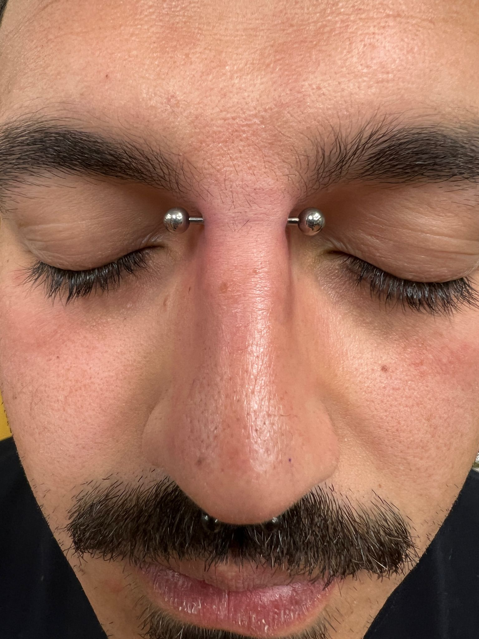 Piercing Entrecejo: Piercing por zonas del cuerpo. Patan tattoo