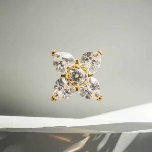 Piercing Flor 4 pétalos de titanio grado implante con cristales cz en oro pvd