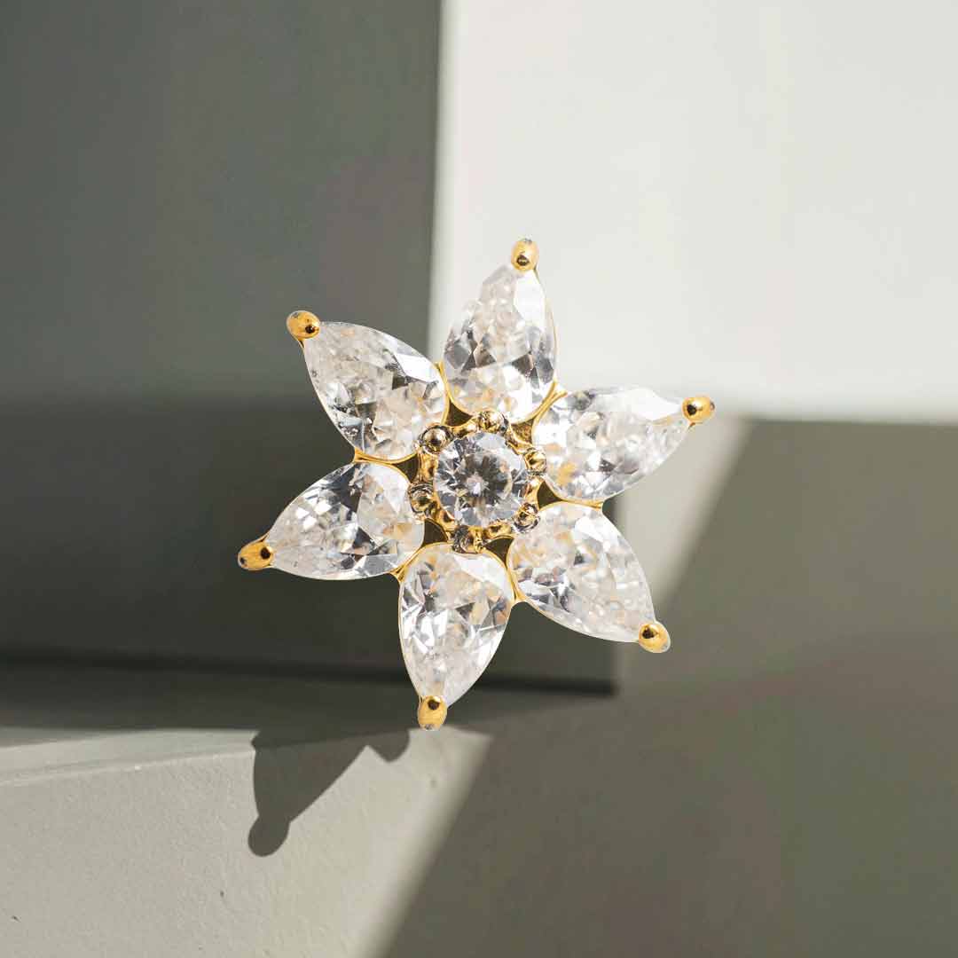 Flor 6 pétalos y centro (oro pvd)