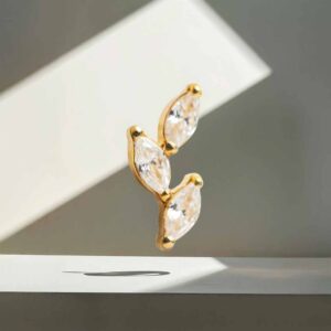 Piercing Espiga con cristales de titanio grado implante recubierto en oro pvd