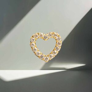 Piercing Corazón hueco con cristal de titanio grado implante recubierto en oro pvd