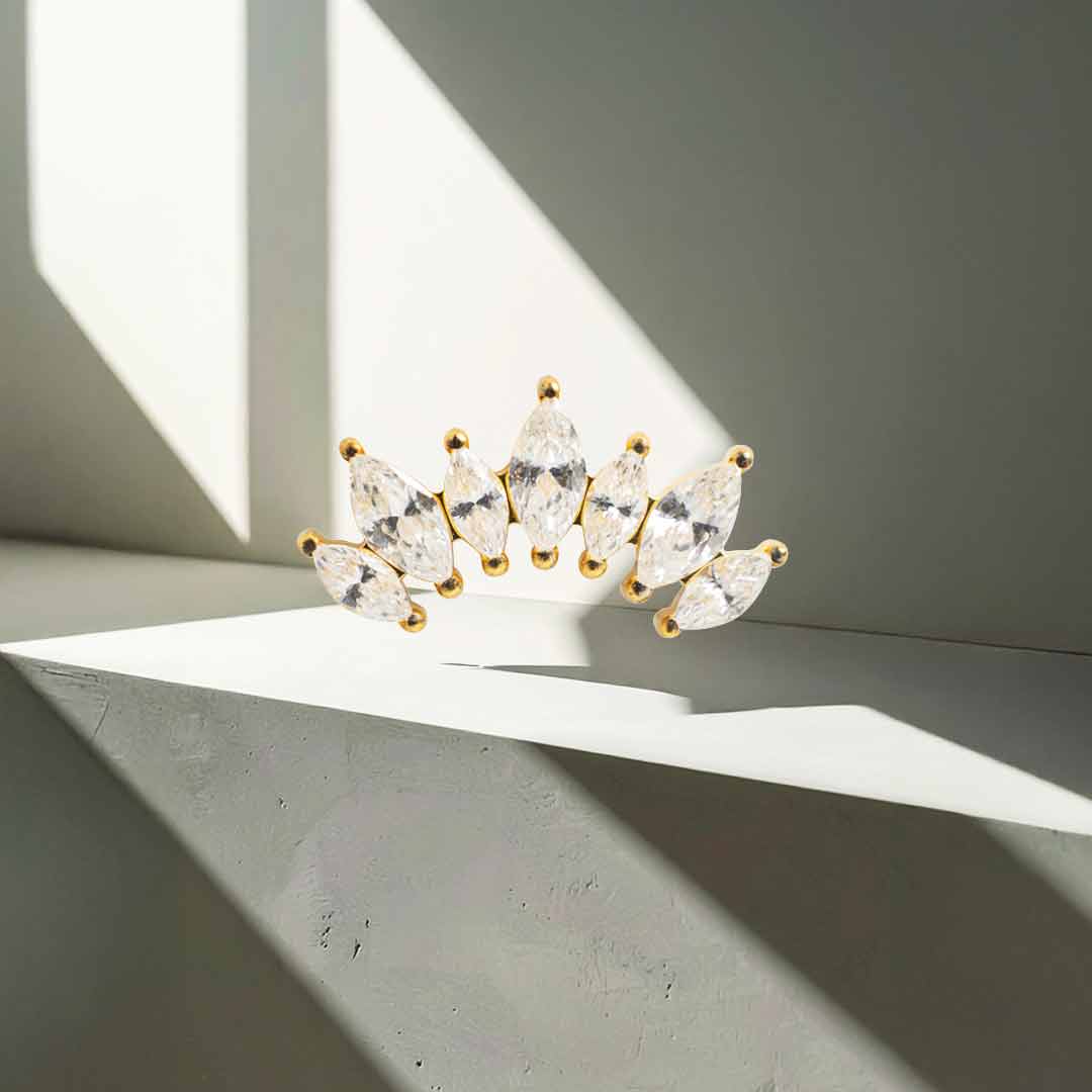 Piercing Marquise 7 puntas de titanio grado implante recubierto en oro pvd