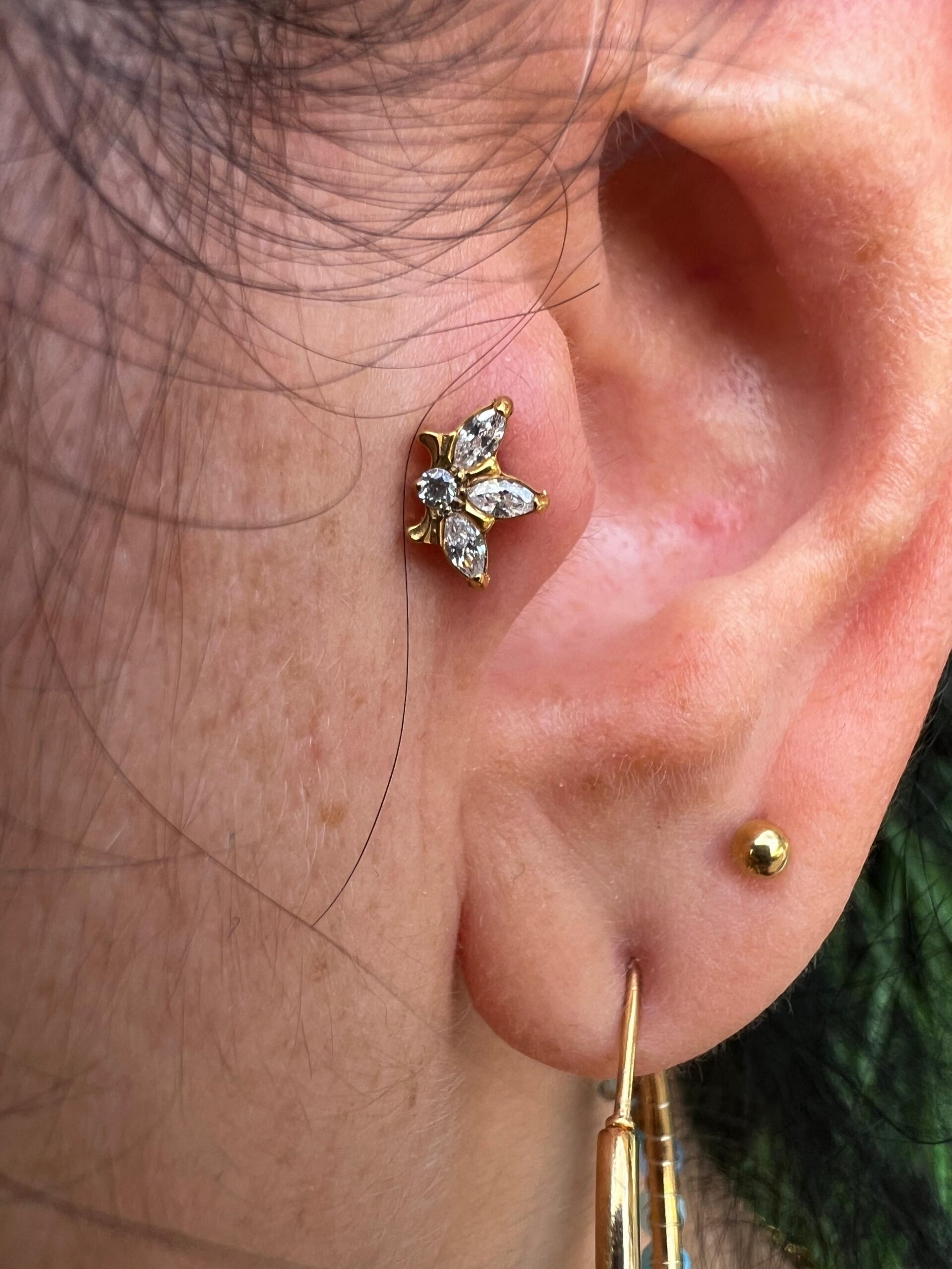 Flor de lirio (oro pvd) - Imagen 3